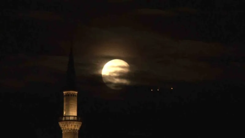 İstanbul’da "Süper Kanlı Ay Tutulması"