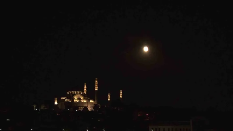 İstanbul’da "Süper Kanlı Ay Tutulması"
