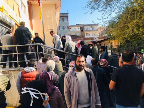 Sosyal mesafe kuralını hiçe saydılar