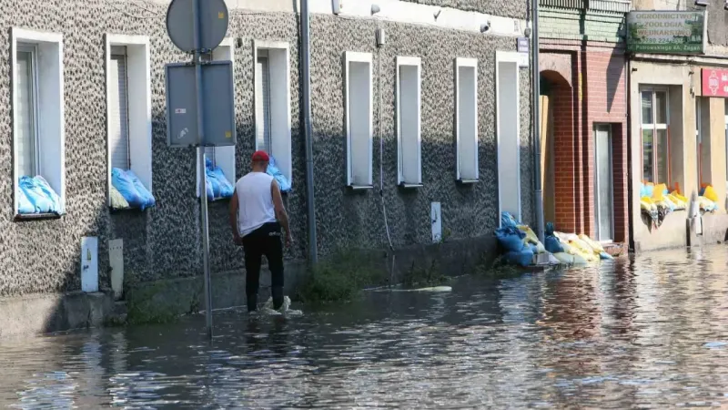 Polonya’da fırtınanın vurduğu bölgeler Bayraktar SİHA ile izleniyor Polonya’da fırtınanın vurduğu bölgeler Bayraktar SİHA ile izleniyor