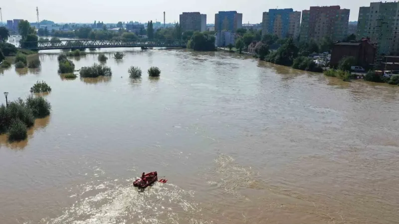 Polonya’da fırtınanın vurduğu bölgeler Bayraktar SİHA ile izleniyor Polonya’da fırtınanın vurduğu bölgeler Bayraktar SİHA ile izleniyor