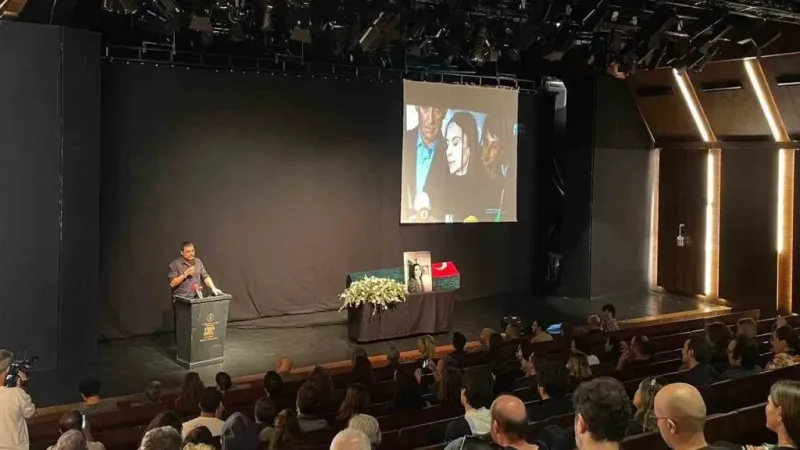 Tomris Giritlioğlu için tören Tomris Giritlioğlu için tören