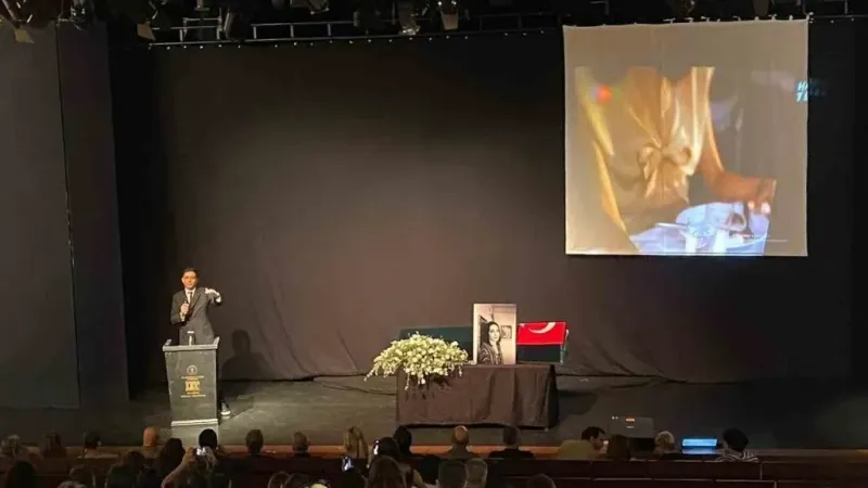 Tomris Giritlioğlu için tören Tomris Giritlioğlu için tören