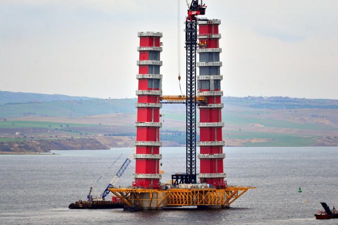 1915 Çanakkale Köprüsü’nde kırmızı beyaz kulelerin üçte biri göründü