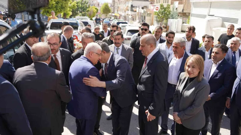 Milli Savunma Bakanı Yaşar Güler Şırnak’ta Kürtçe şarkılarla ile karşılandı Milli Savunma Bakanı Yaşar Güler Şırnak’ta Kürtçe şarkılarla ile karşılandı