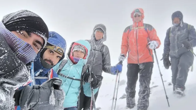 Ağrı Dağı’na zorlu zirve tırmanışı yapan dağcıların saçları ve kaşları buz tuttu Ağrı Dağı’na zorlu zirve tırmanışı yapan dağcıların saçları ve kaşları buz tuttu