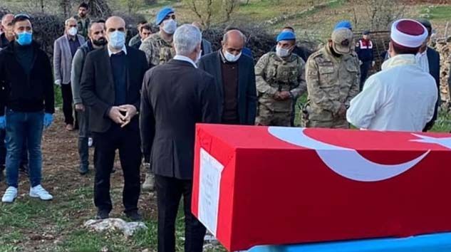 Teröristlerin saldırısı sonucu şehit olan işçi toprağa verildi