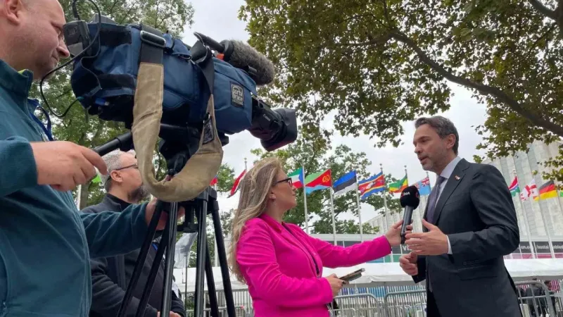 Bakan Bayraktar: "Sakarya gaz sahasında Cumhuriyet tarihinin en büyük doğal gaz keşfini yaptık" Bakan Bayraktar: "Sakarya gaz sahasında Cumhuriyet tarihinin en büyük doğal gaz keşfini yaptık"