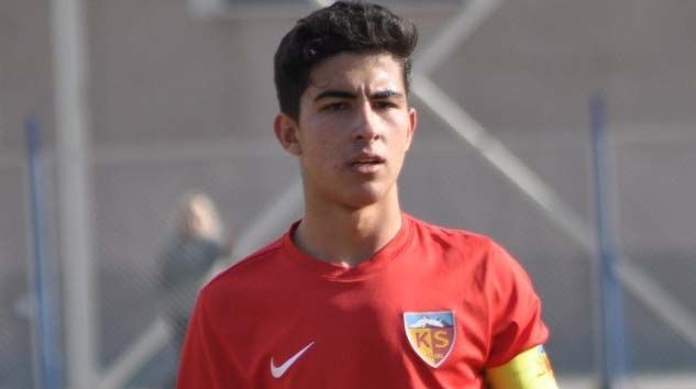 Kayserisporlu Mehmet Eray Özbek maaşını bağışladı