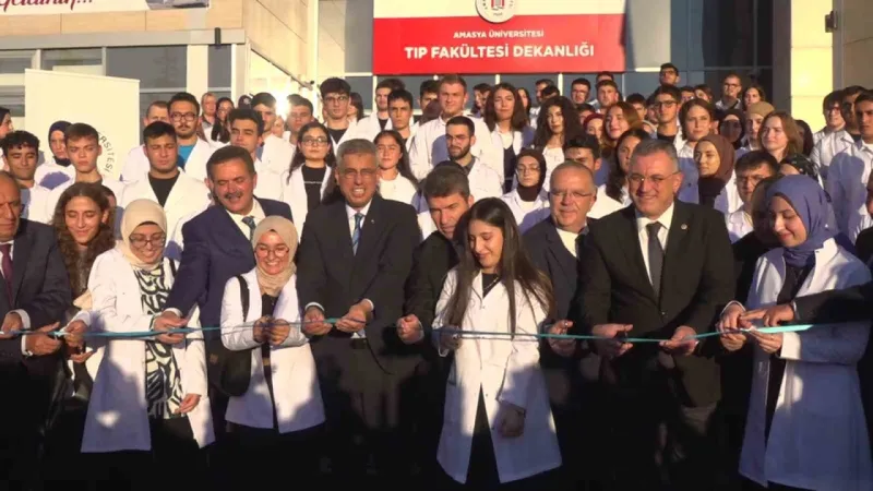Bakan Memişoğlu: "Dünyada böyle bir depremin yarasını sarabilecek başka millet yok” Bakan Memişoğlu: "Dünyada böyle bir depremin yarasını sarabilecek başka millet yok”