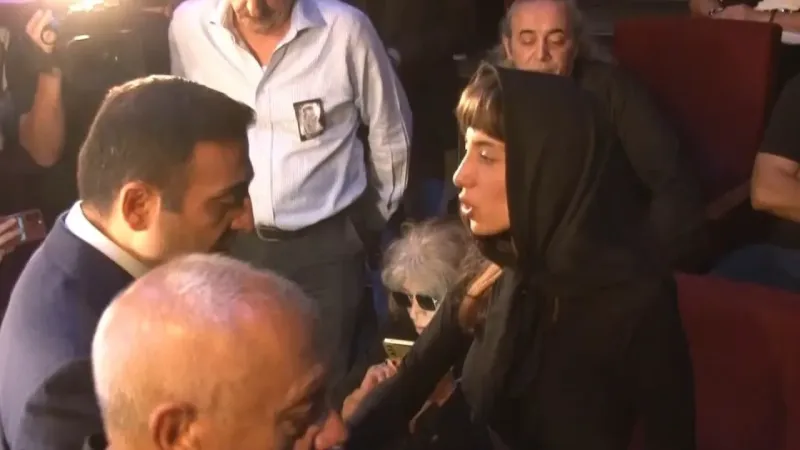 ABD’de hayatını kaybeden Ahu Tuğba için Beyoğlu Atlas Sineması’nda tören düzenlendi ABD’de hayatını kaybeden Ahu Tuğba için Beyoğlu Atlas Sineması’nda tören düzenlendi