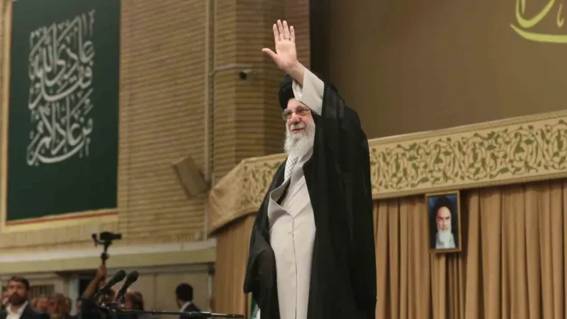 İran dini lideri Hamaney’in güvenli bir bölgeye götürüldüğü iddia edildi İran dini lideri Hamaney’in güvenli bir bölgeye götürüldüğü iddia edildi