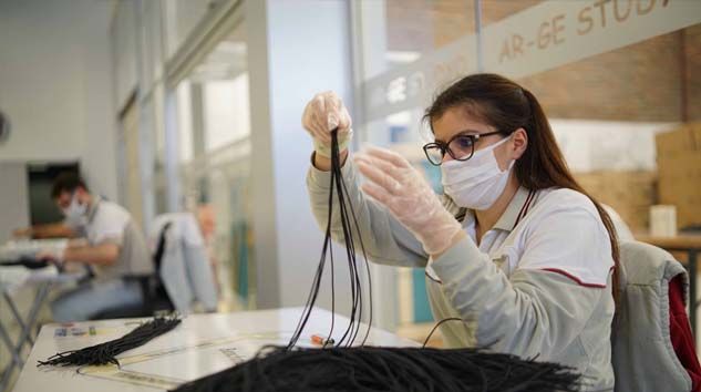 Tofaş, araç üretimine ara verdiği dönemde sağlık ekipmanı üretmeye devam ediyor