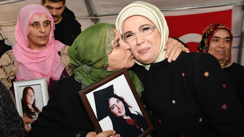 Emine Erdoğan’dan Diyarbakır annelerine ziyaret