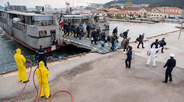 Charles De Gaulle uçak gemisinin mürettebatı karantinaya alındı