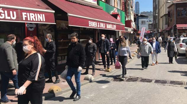 İstanbul’da yasağa saatler kala vatandaşlar alışverişe akın etti