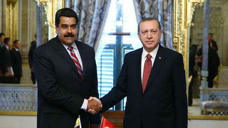 Venezuela Devlet Başkanı Maduro: "Adil barışın başlatılmasını sağlayabilecek kişi Erdoğan olabilir" Venezuela Devlet Başkanı Maduro: "Adil barışın başlatılmasını sağlayabilecek kişi Erdoğan olabilir"