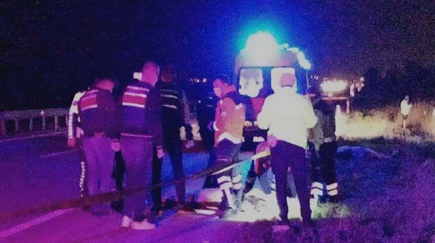 Otomobil ve motosiklet çarpıştı: 3 ölü