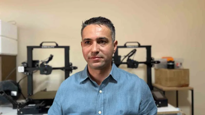 Yapay zeka destekli geliştirilen robot, canlı yayınlarda dans ederek sohbet ediyor Yapay zeka destekli geliştirilen robot, canlı yayınlarda dans ederek sohbet ediyor