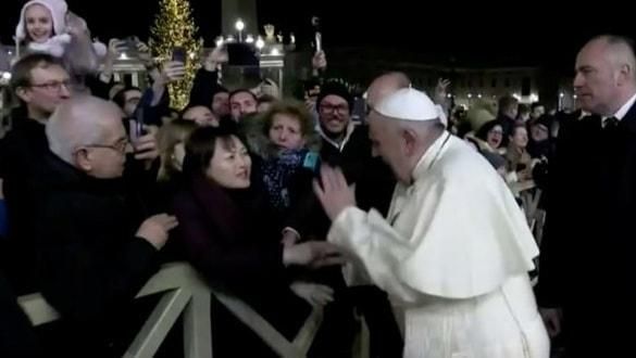 Papa’dan kadına şiddet!