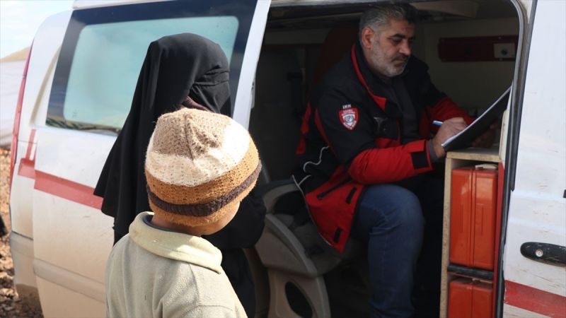 İdlib’de çadırda yaşayan ailelere sağlık taraması yapıldı