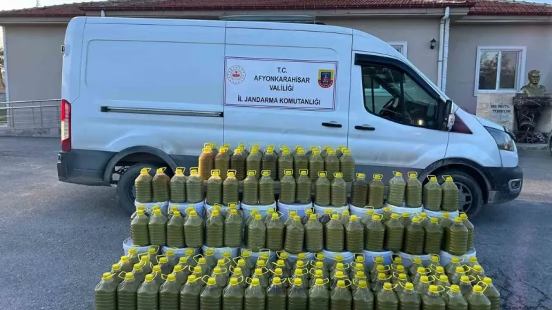 Sahte zeytinyağı ve salça ele geçirildi Sahte zeytinyağı ve salça ele geçirildi