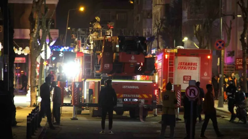 Avcılar’da korkutan çatı katı yangını Avcılar’da korkutan çatı katı yangını