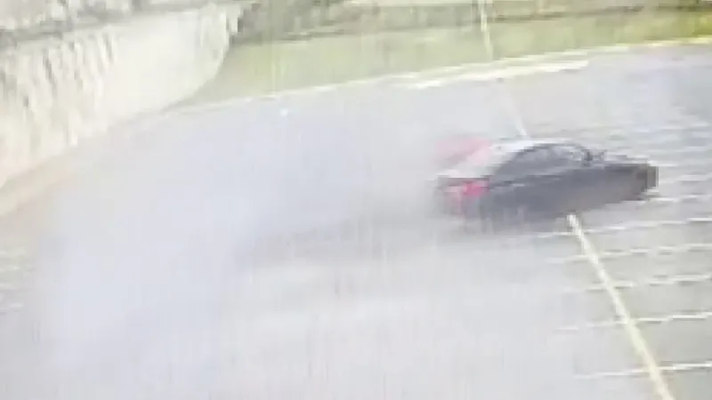 Drift atan kadın sürücüye para cezası Drift atan kadın sürücüye para cezası