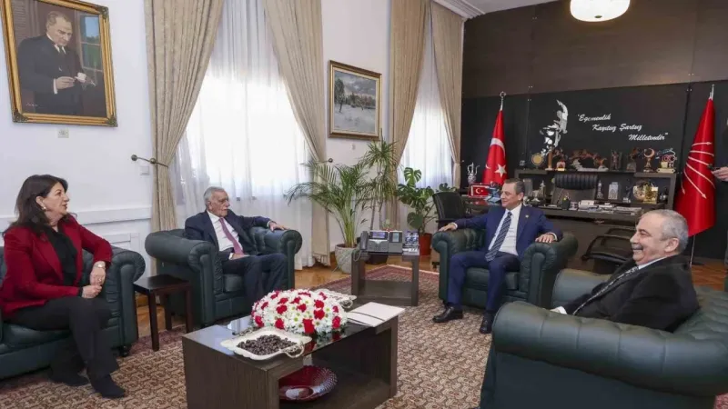 DEM Parti’nin İmralı heyeti Özgür Özel’i ziyaret etti DEM Parti’nin İmralı heyeti Özgür Özel’i ziyaret etti