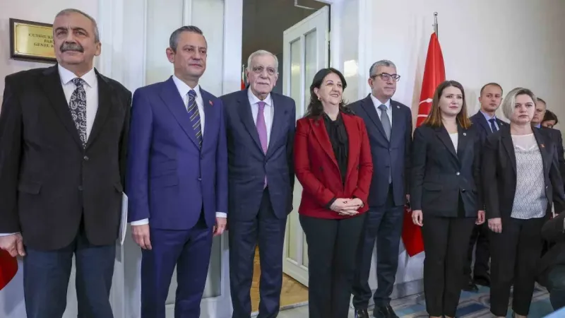 DEM Parti’nin İmralı heyeti Özgür Özel’i ziyaret etti DEM Parti’nin İmralı heyeti Özgür Özel’i ziyaret etti