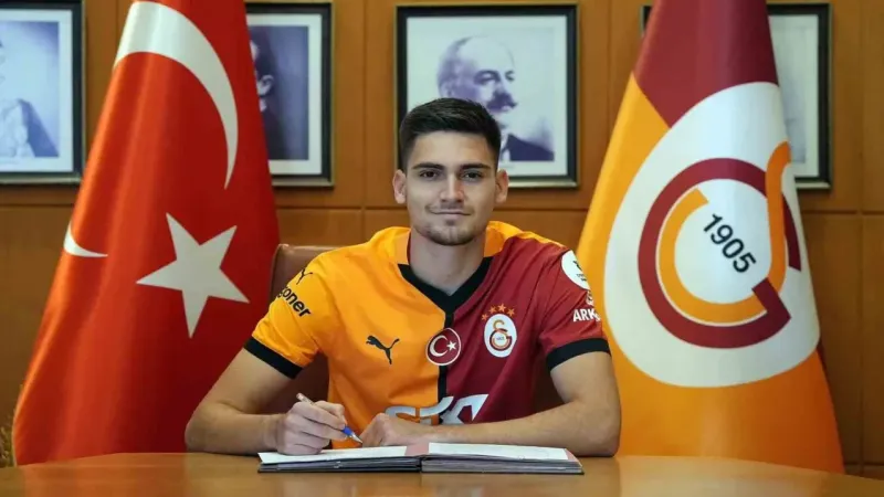 Galatasaray, iki genç futbolcunun sözleşmesini uzattı Galatasaray, iki genç futbolcunun sözleşmesini uzattı