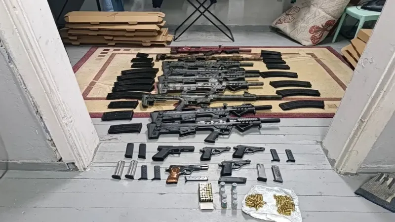 İzmir’de silah kaçakçılığı baskını: 15 gözaltı