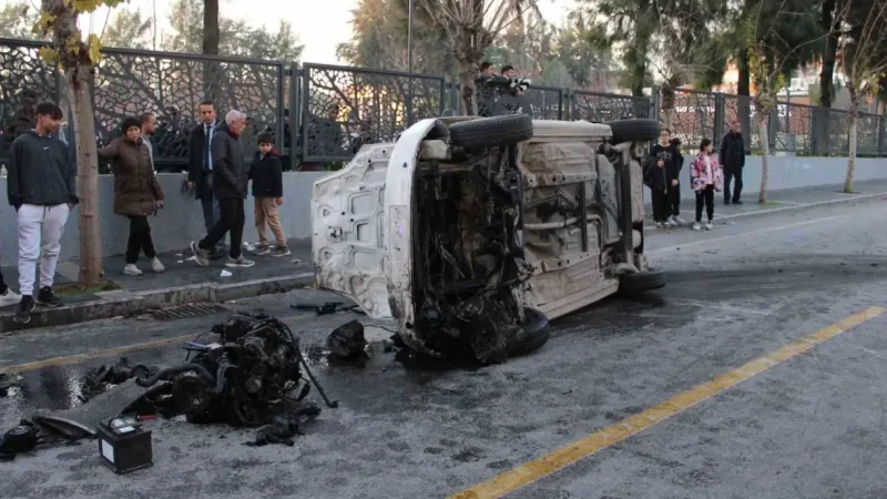 Refüje çarpıp takla attı: 4 yaralı