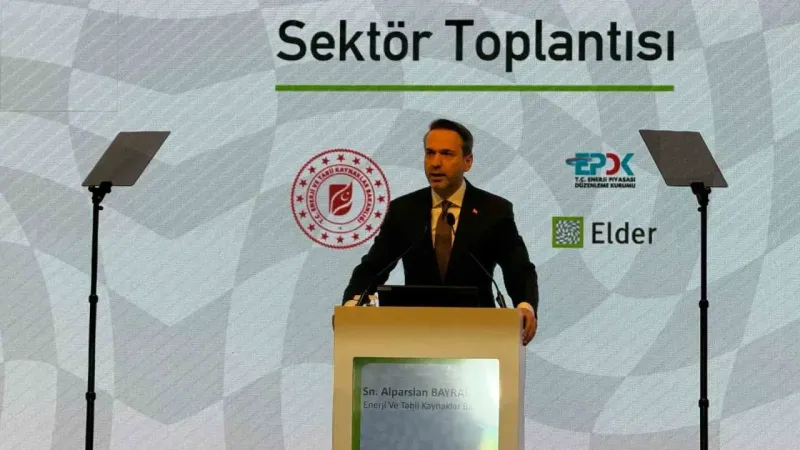 Bakan Bayraktar: “Elektrik dağıtım şirketlerimiz 13 milyar dolar yatırım yapacak”
