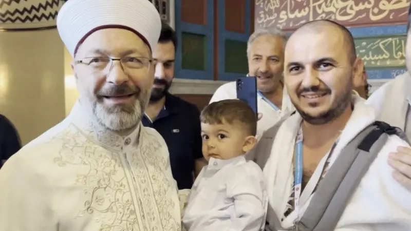 Diyanet Başkanı Erbaş, umreye giden vatandaşlarla buluştu