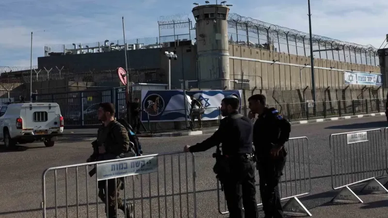 Hamas, 3 İsrailli esiri Kızılhaç’a teslim etti