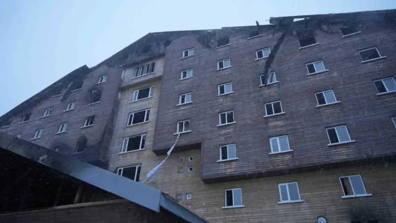 Yanan otel için "ağır hasarlı" raporu Yanan otel için "ağır hasarlı" raporu