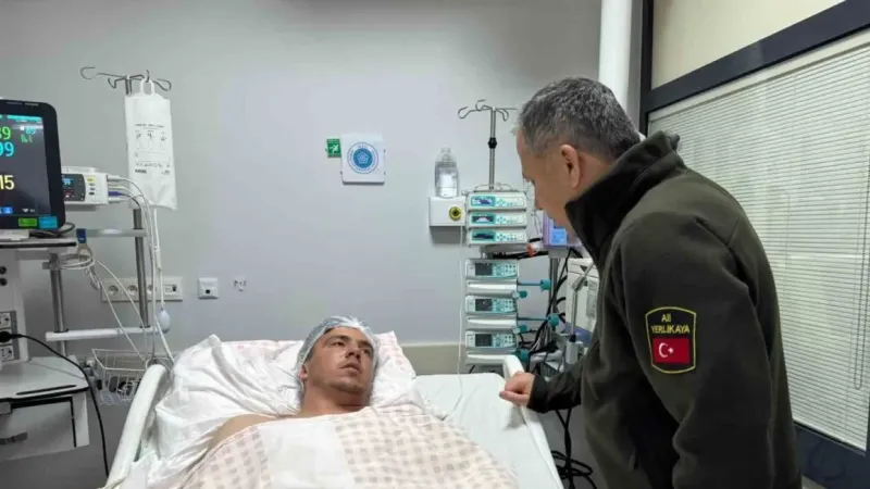 Bakan Yerlikaya, Konya’da çöken bina enkazından kurtarılan yaralıları hastanede ziyaret etti Bakan Yerlikaya, Konya’da çöken bina enkazından kurtarılan yaralıları hastanede ziyaret etti