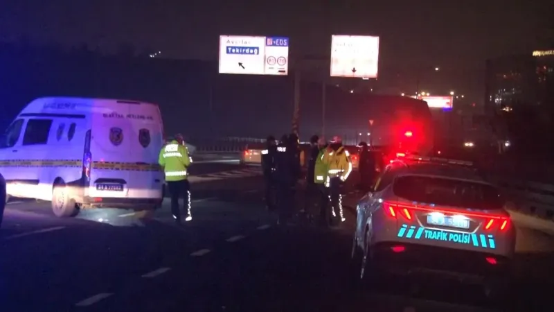 E-5’te yan yolda feci kaza: Otomobilin çarptığı yaya öldü