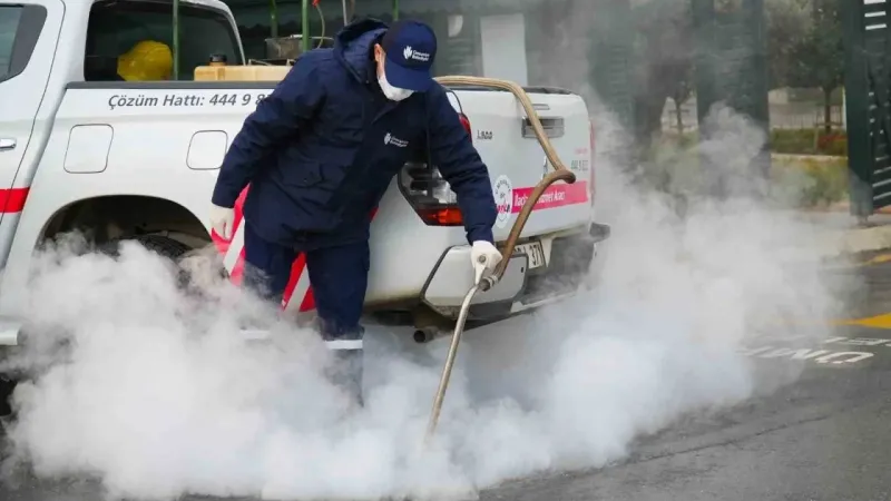 Ümraniye Belediyesi’nden kış aylarında da sivrisinek mücadelesi Ümraniye Belediyesi’nden kış aylarında da sivrisinek mücadelesi