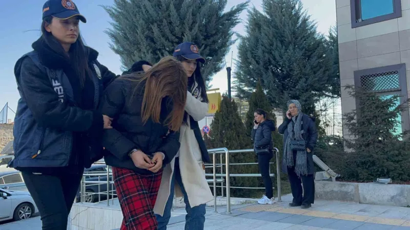 Faciada ölenlerin yakınlarına saygısızlık eden şahıs hakim karşısında Faciada ölenlerin yakınlarına saygısızlık eden şahıs hakim karşısında