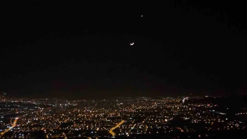 Ay ve Venüs bir arada Ay ve Venüs bir arada