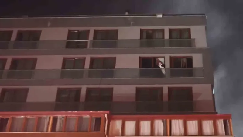 Pamukkale’de 7 katlı rezidansta yangın çıktı Pamukkale’de 7 katlı rezidansta yangın çıktı