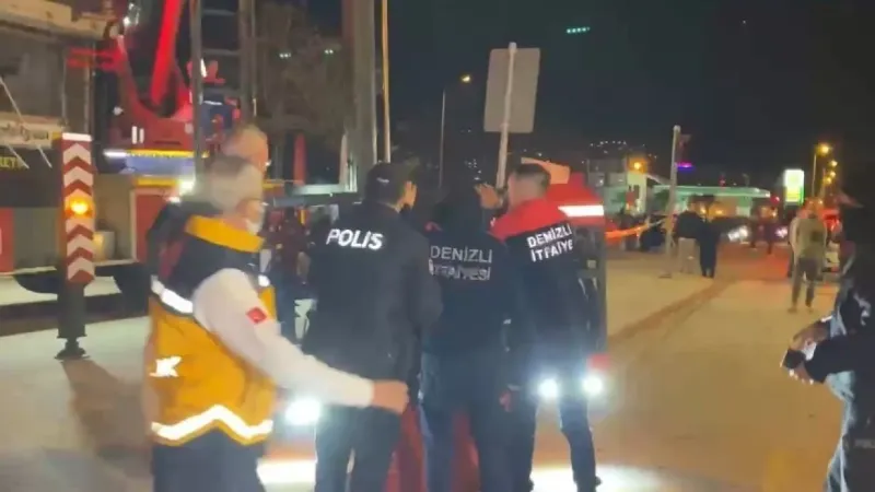 7 katlı rezidansta mahsur kalanlar kurtarılıyor 7 katlı rezidansta mahsur kalanlar kurtarılıyor