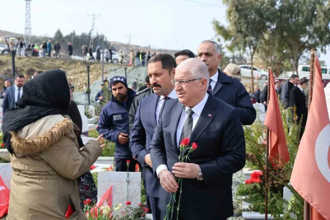 Bakanlar Hatay’da Deprem Şehitliğinde acılara ortak oldu
