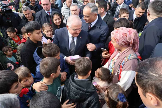 Bakanlar Hatay’da Deprem Şehitliğinde acılara ortak oldu