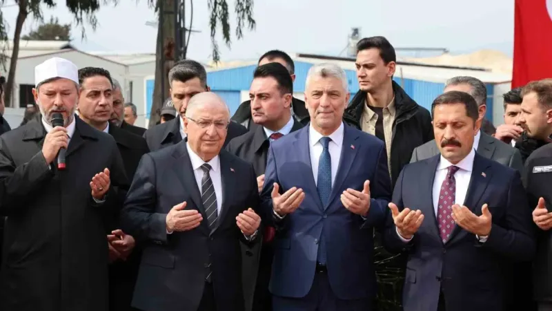 Bakanlar Hatay’da Deprem Şehitliğinde acılara ortak oldu