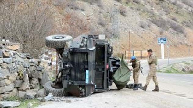 Çatak’ta askeri araç devrildi: 6 yaralı