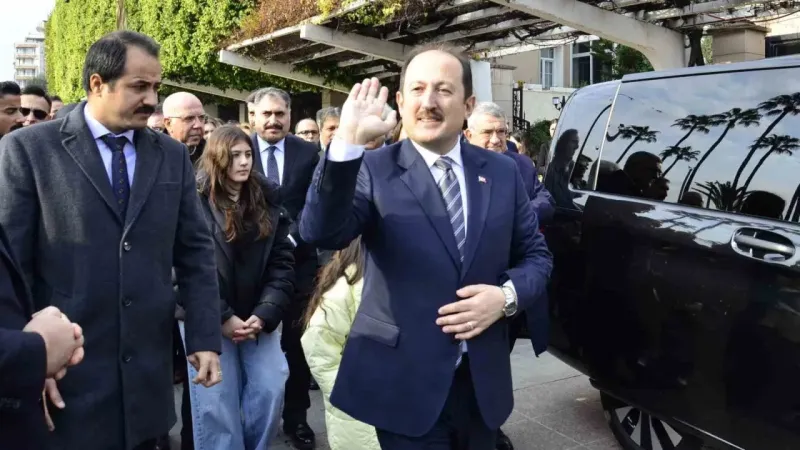 AFAD Başkanlığına atanan Vali Pehlivan alkışlarla uğurlandı AFAD Başkanlığına atanan Vali Pehlivan alkışlarla uğurlandı