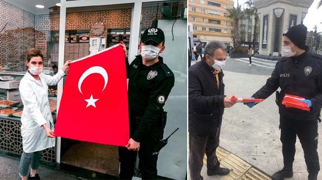 İstanbul’da 100 bin bayrak dağıtıldı